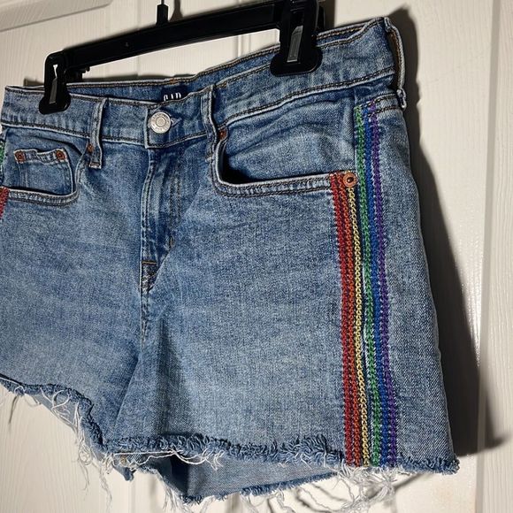 GAP cut offs jean shorts with rainbow embroidery size 28 - Picture 2 of 7